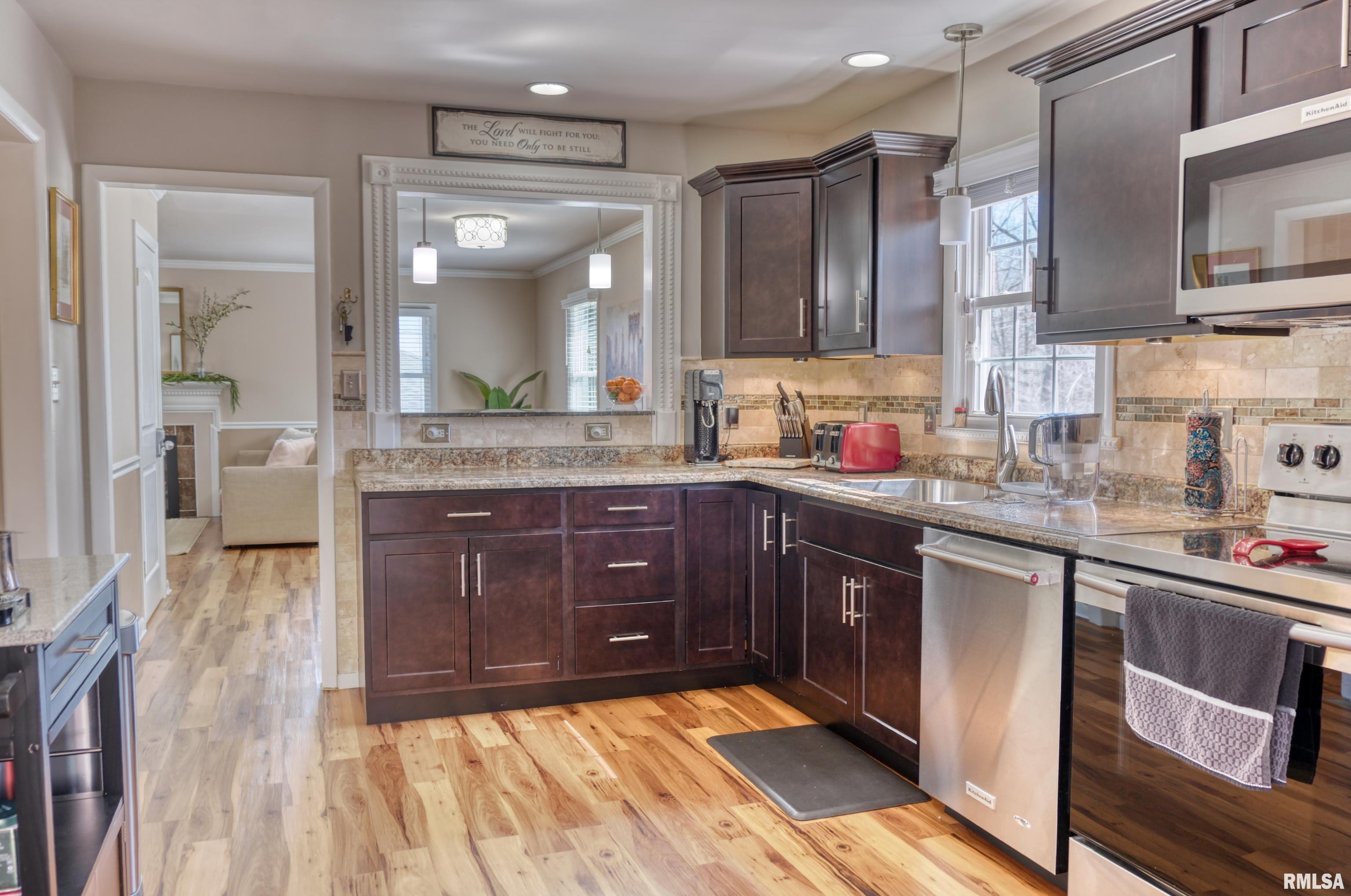 37 Westwood Lane Murphysboro, IL 62966 - Photo 12 of 46