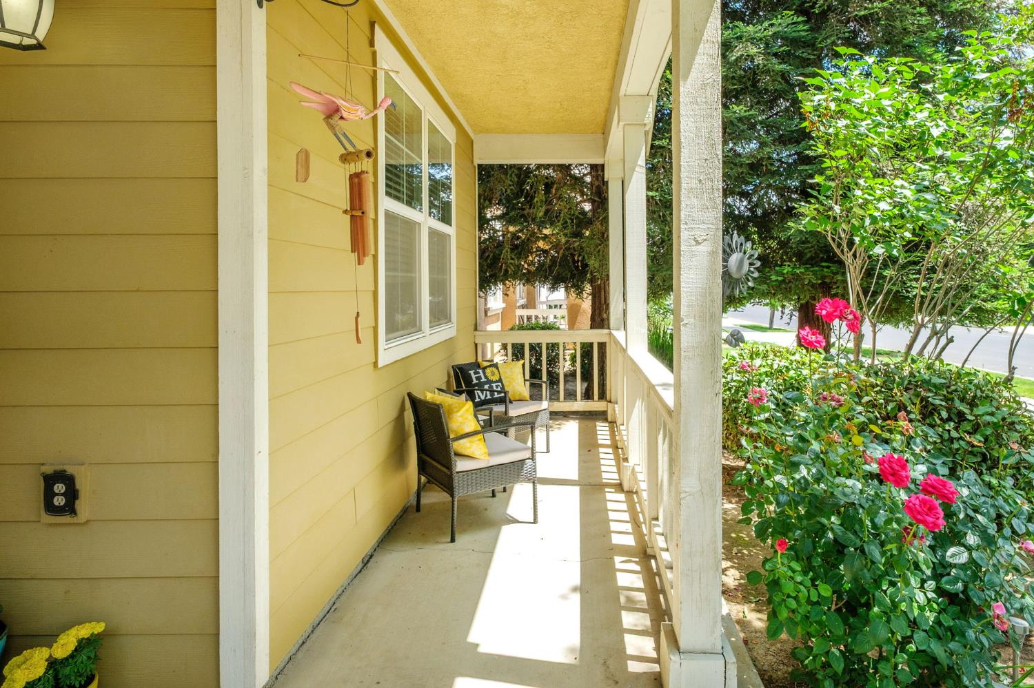 454 Sierra Avenue Reedley, CA 93654 - Photo 4 of 25 a view of balcony