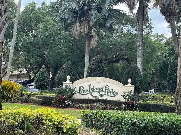 $2,700 | 1518 Whitehall Drive, Unit 104, Davie, FL 33324