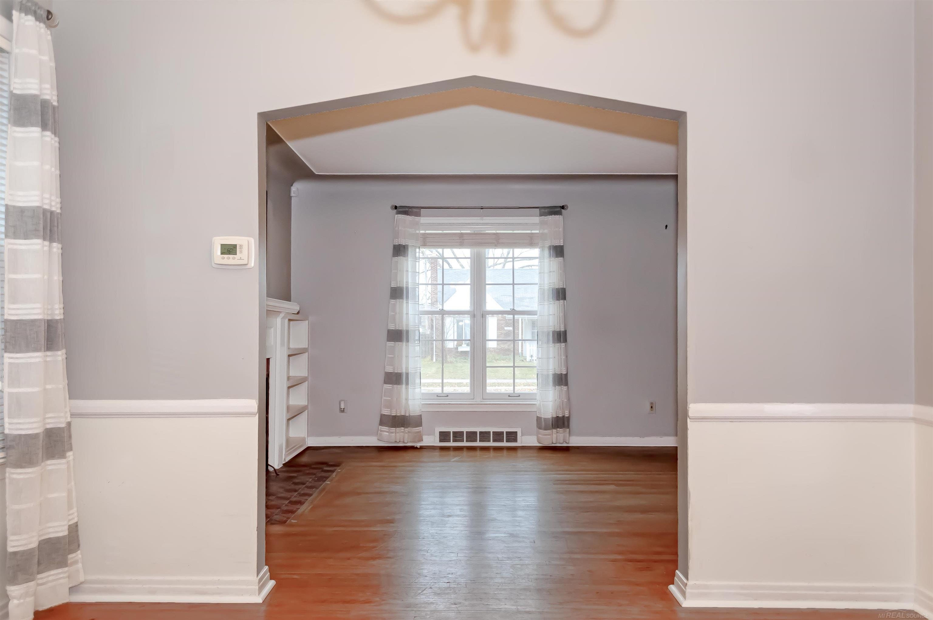 1891 Oxford Road Grosse Pointe Woods, MI 48236 - Photo 11 of 34