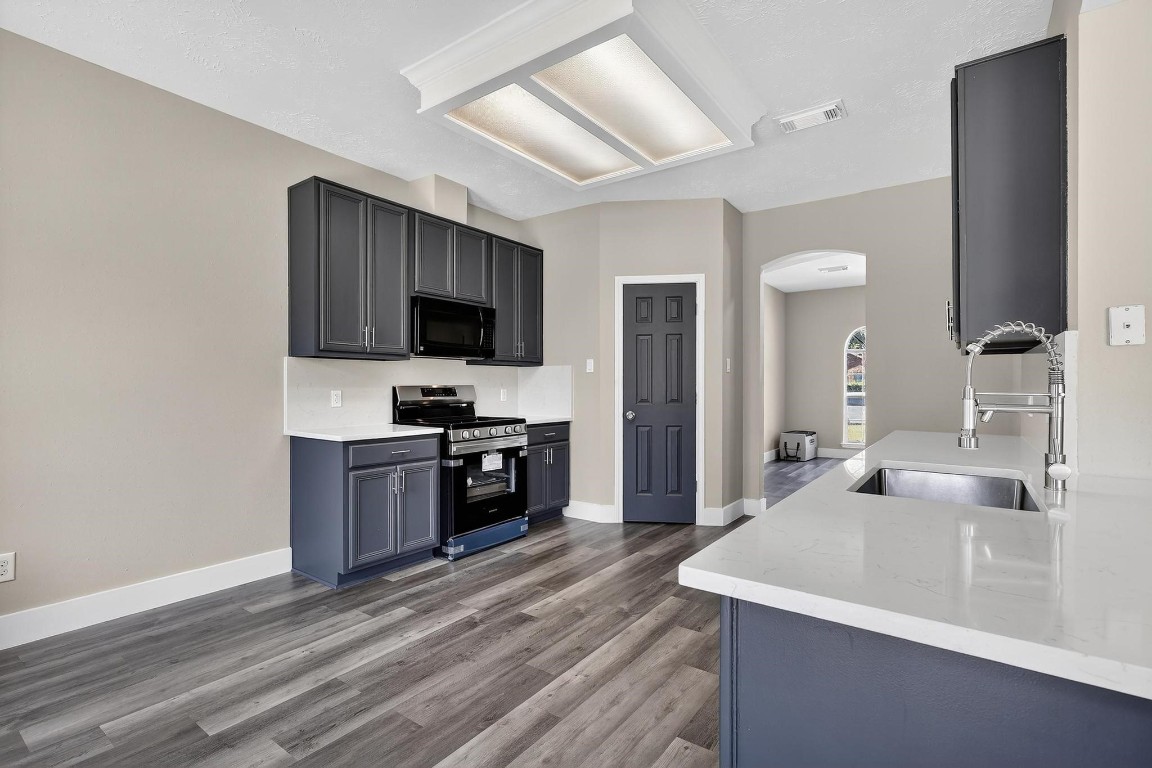 20926 Trellis Lane Houston, TX 77073 - Photo 13 of 22 Kitchen is easily accessible to the dining room.