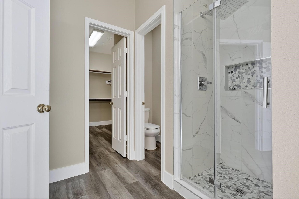 20926 Trellis Lane Houston, TX 77073 - Photo 10 of 22 Walk in shower and spacious walk in closet.
