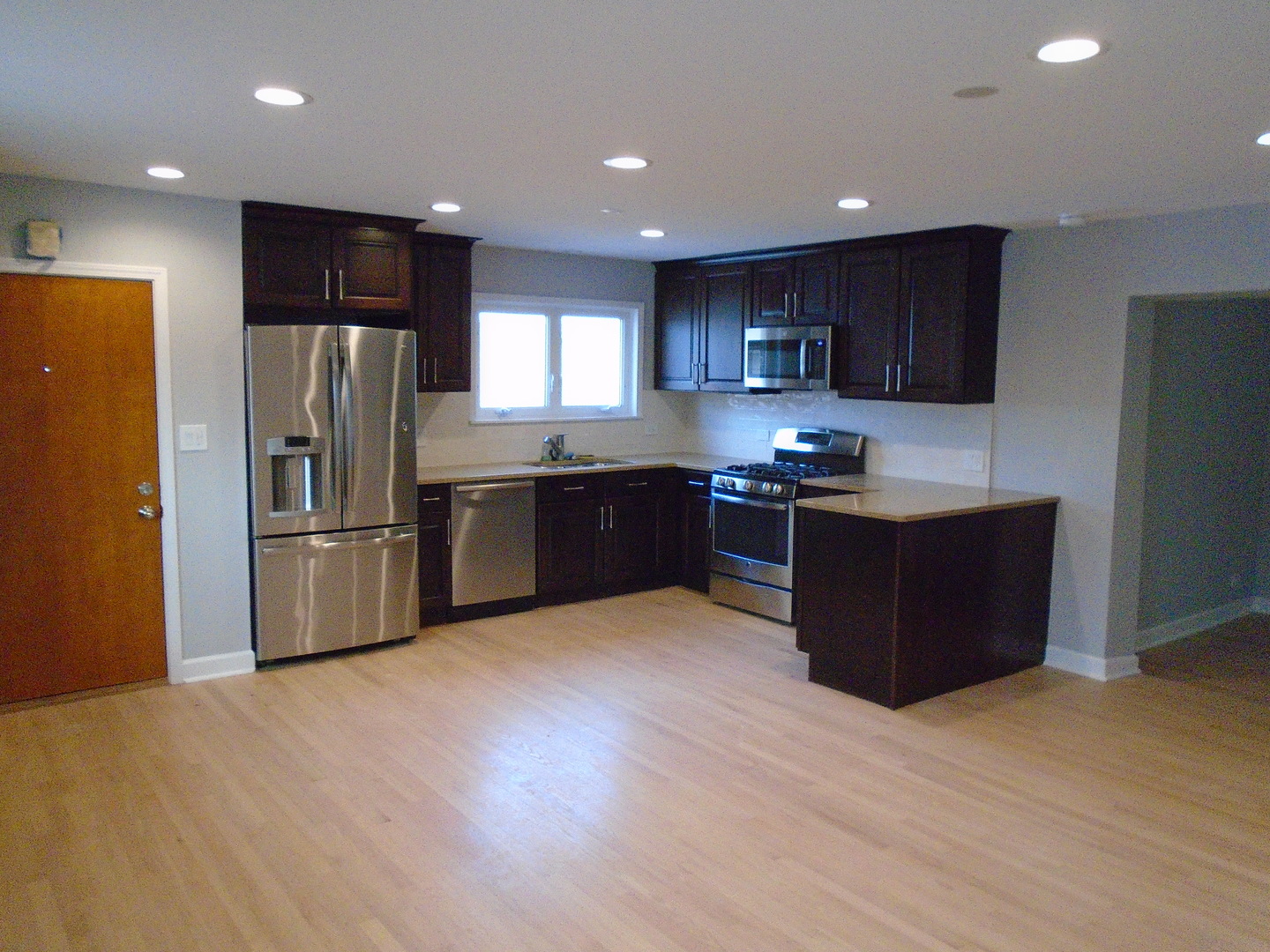 8258 North Octavia Avenue Niles, IL 60714 - Photo 3 of 19