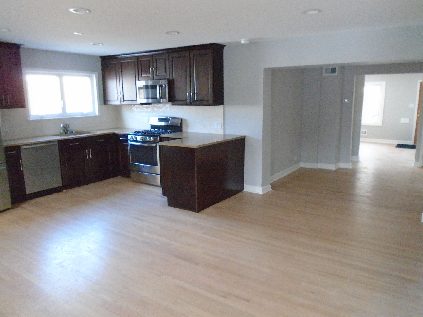 8258 North Octavia Avenue Niles, IL 60714 - Photo 7 of 19