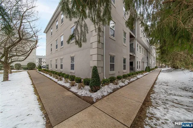 $479,000 | 703 Brittany Drive, Wayne, NJ 07470