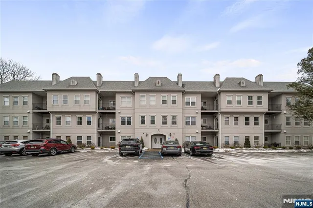 $479,000 | 703 Brittany Drive, Wayne, NJ 07470