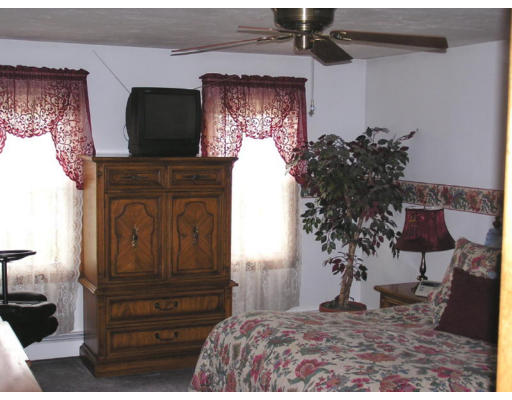 7 Bellingham Road Blackstone, MA 01504 - Photo 11 of 12 Gallery Image 11