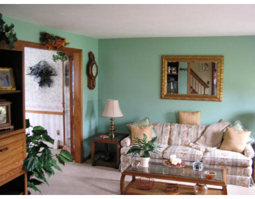 7 Bellingham Road Blackstone, MA 01504 - Photo 7 of 12 Gallery Image 7