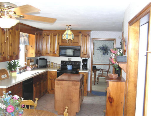 7 Bellingham Road Blackstone, MA 01504 - Photo 8 of 12 Gallery Image 8