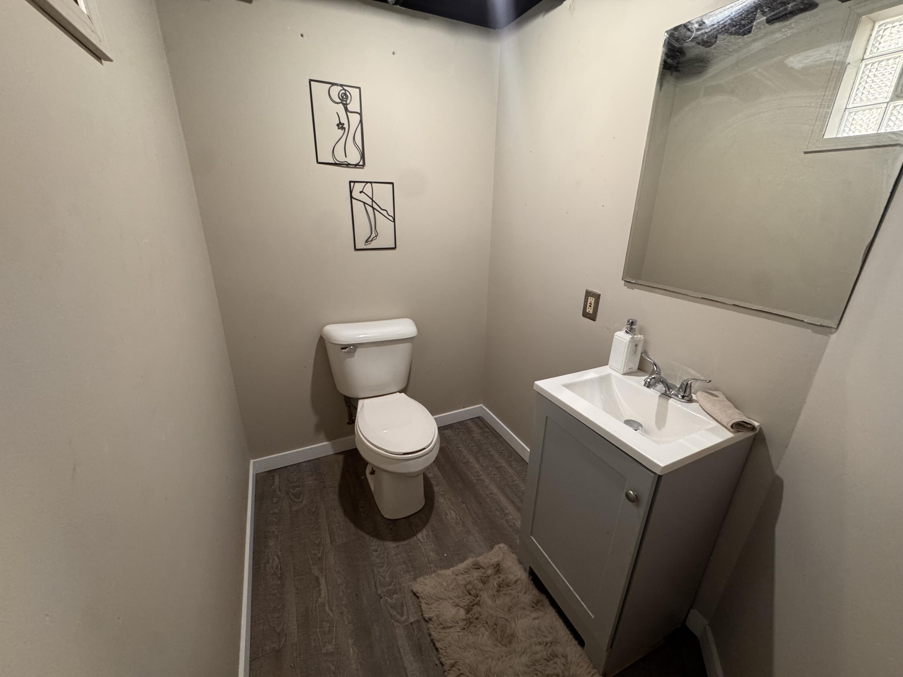 3716 West Branting Lane Milwaukee, WI 53215 - Photo 14 of 19 IMG_8912