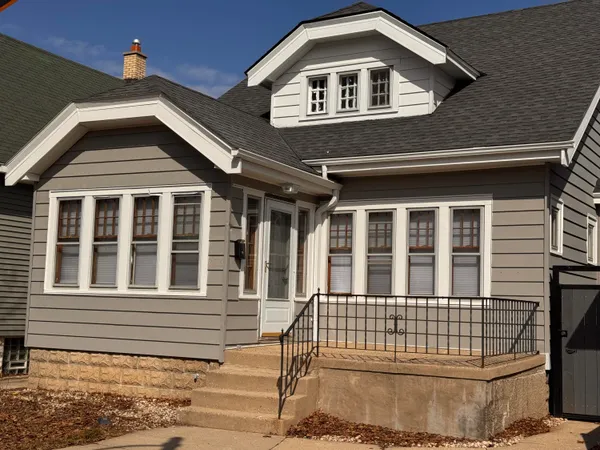 $324,900 | 3716 West Branting Lane, Milwaukee, WI 53215