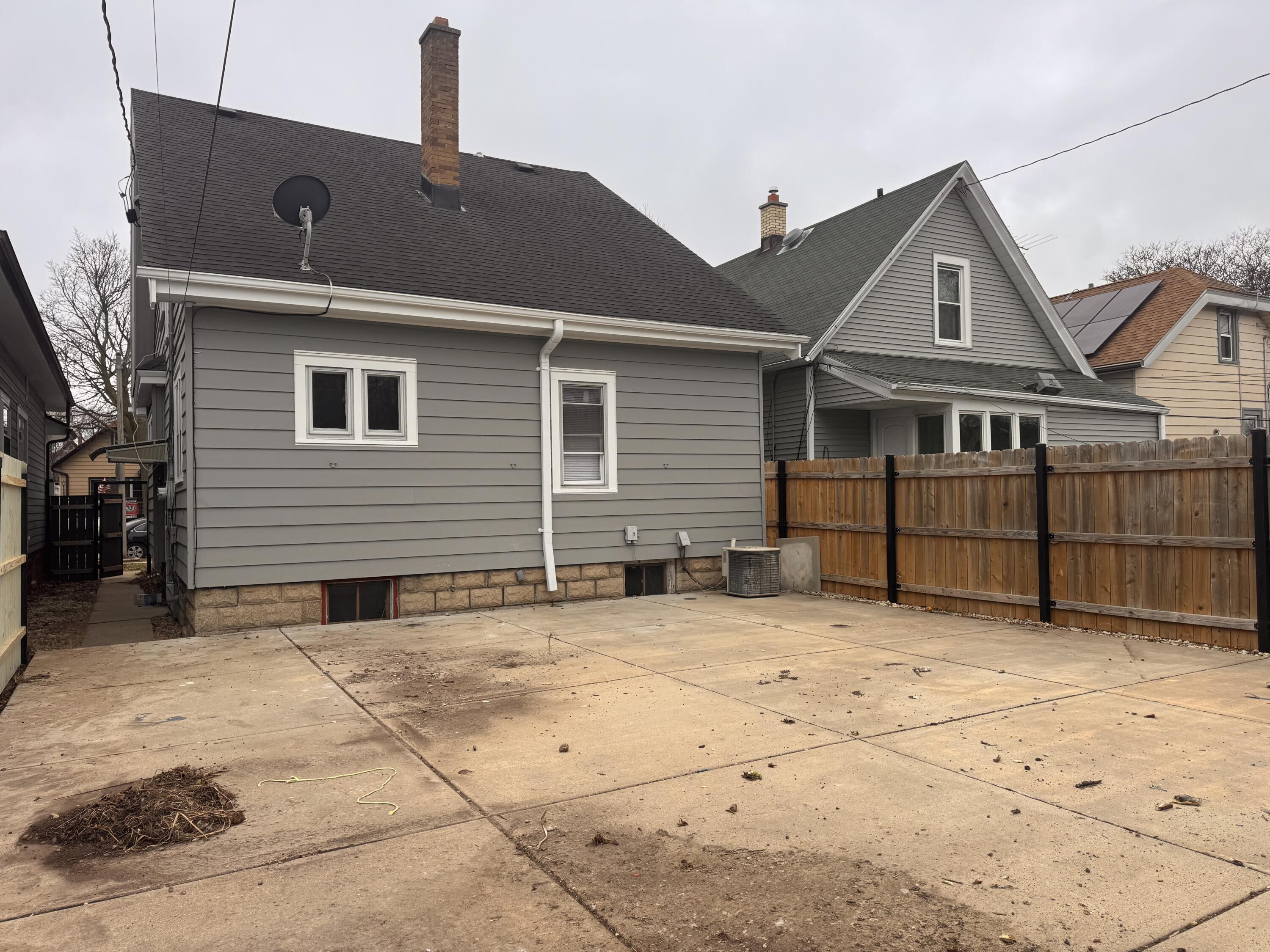 3716 West Branting Lane Milwaukee, WI 53215 - Photo 17 of 19 IMG_8845