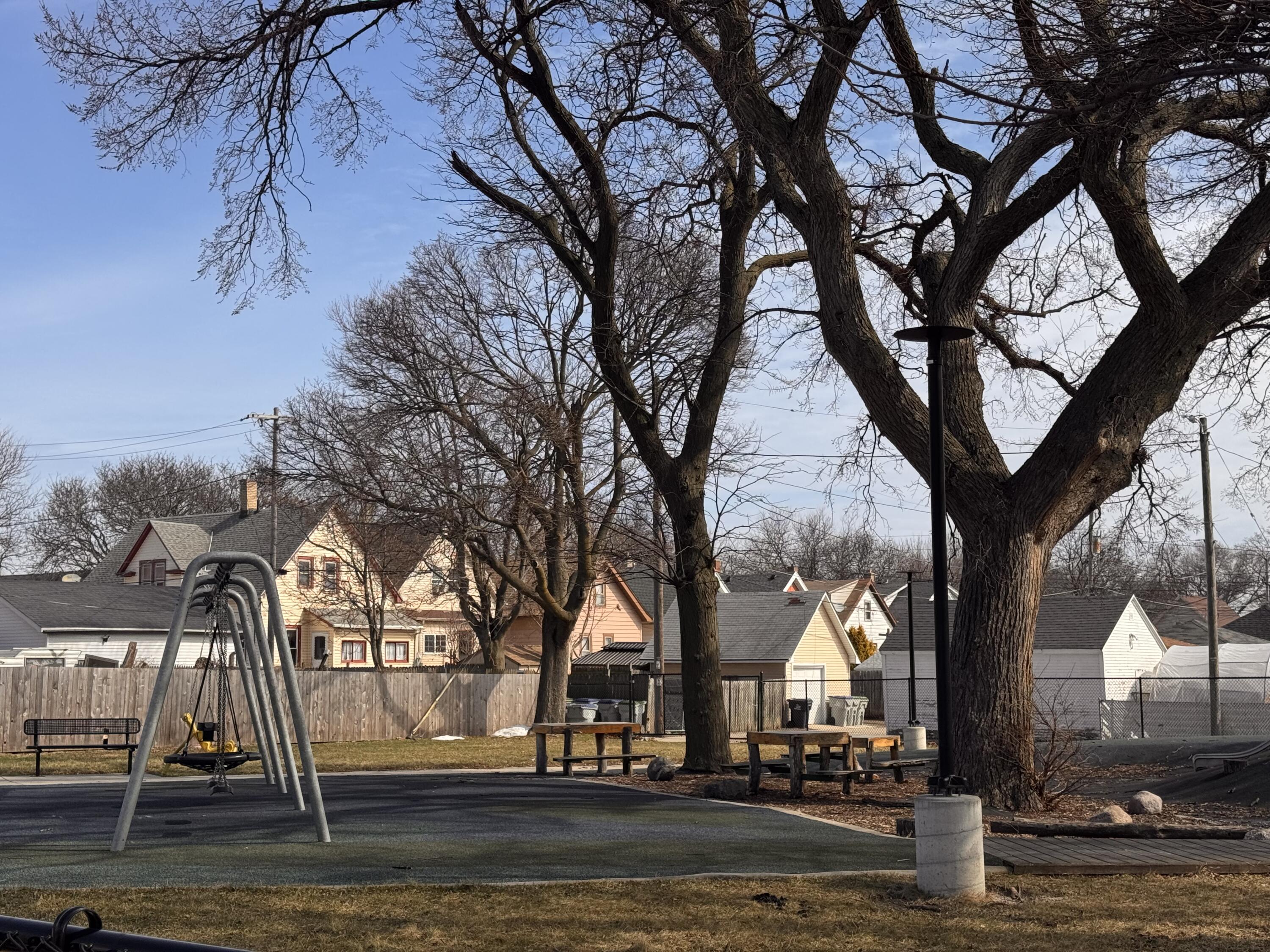 3716 West Branting Lane Milwaukee, WI 53215 - Photo 19 of 19 IMG_8823