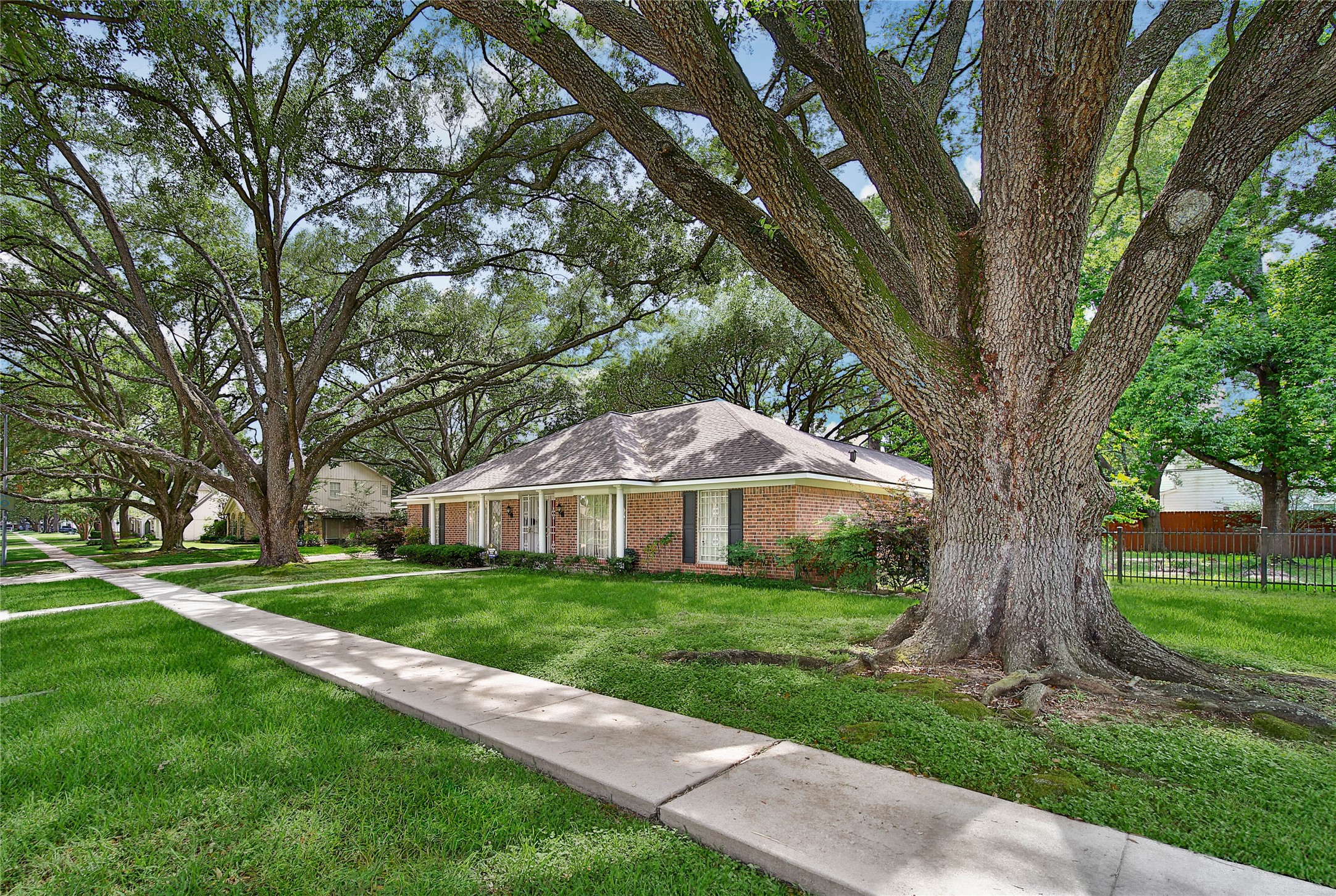 4907 Apollo Street Houston, TX 77018 - Photo 2 of 41