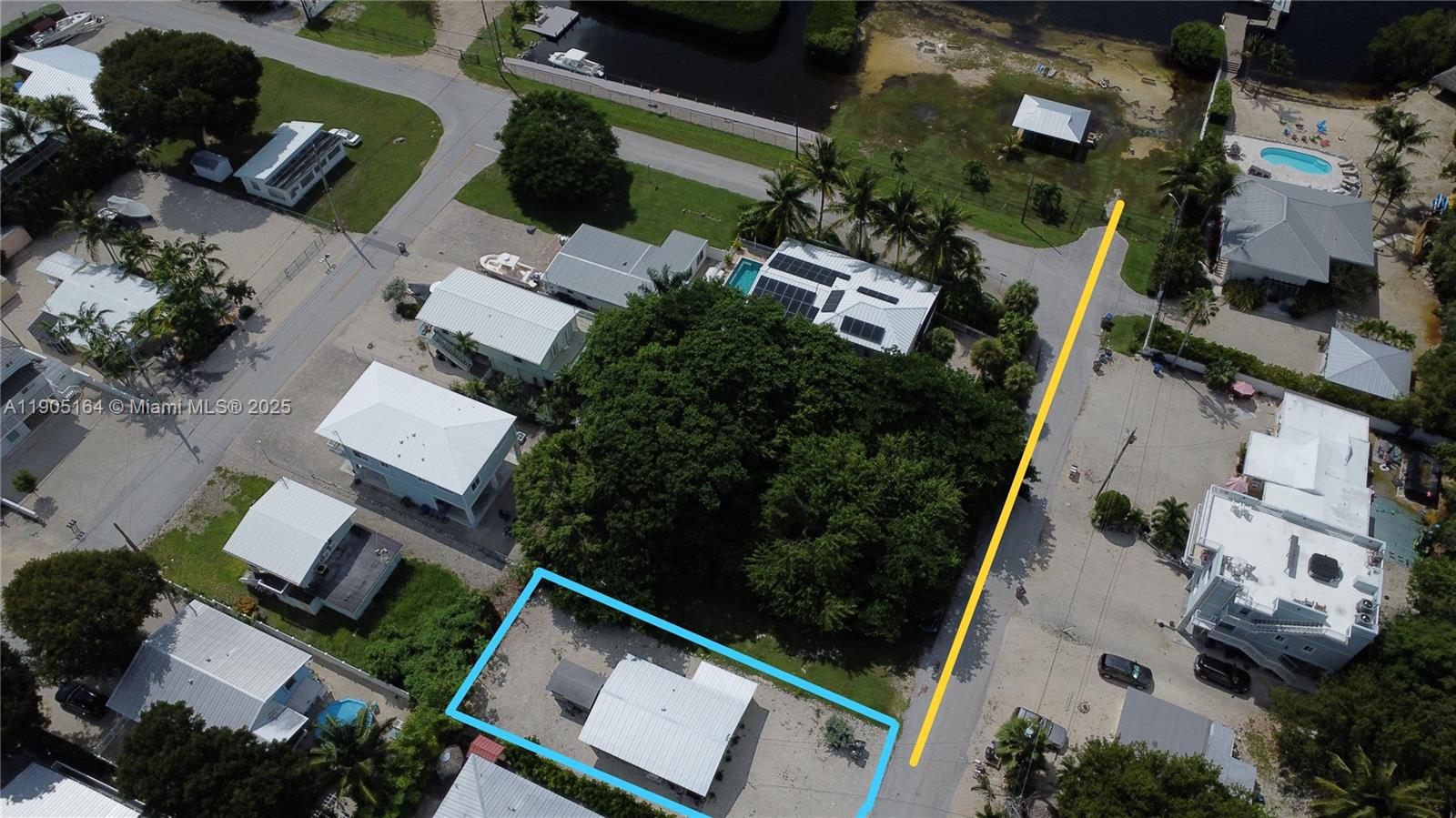 59 Tarpon Avenue Key Largo, FL 33037 - Photo 15 of 16 an aerial view of residential house with outdoor space