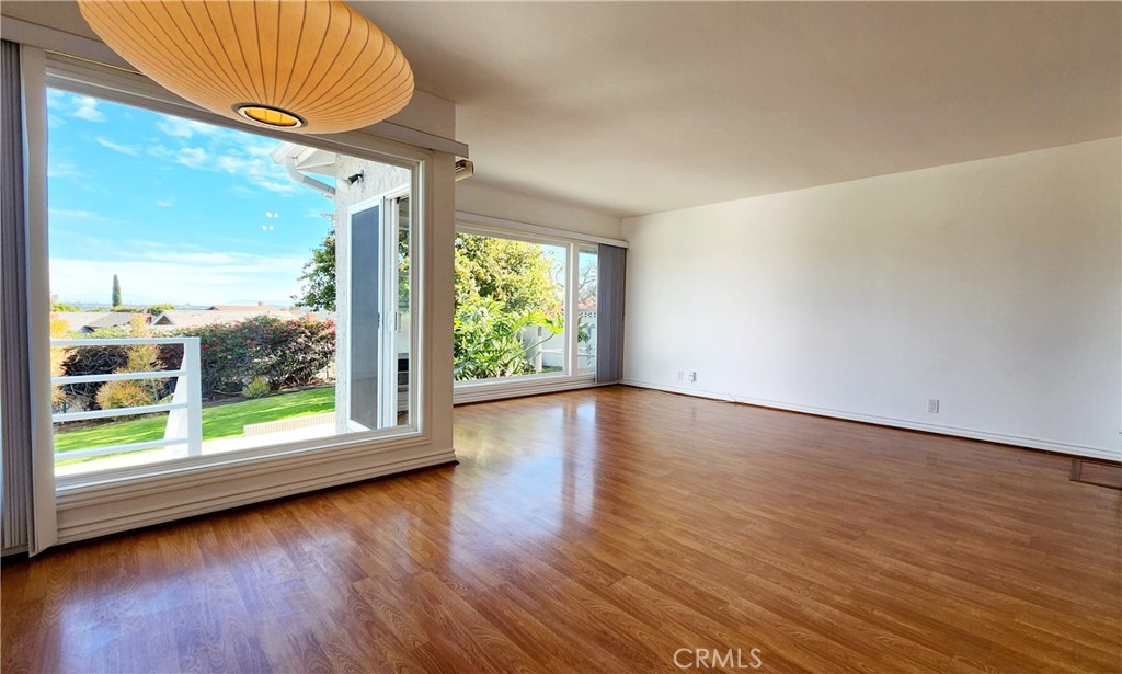 25714 Crest Road Torrance, CA 90505 - Photo 3 of 22
