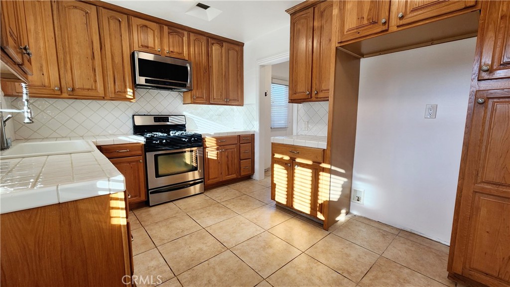 25714 Crest Road Torrance, CA 90505 - Photo 8 of 22