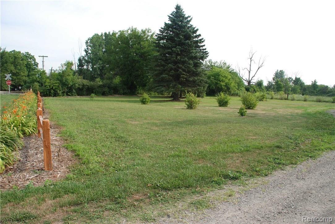 11074 Finzel Road Carleton, MI 48117 - Photo 33 of 41 37.jpg