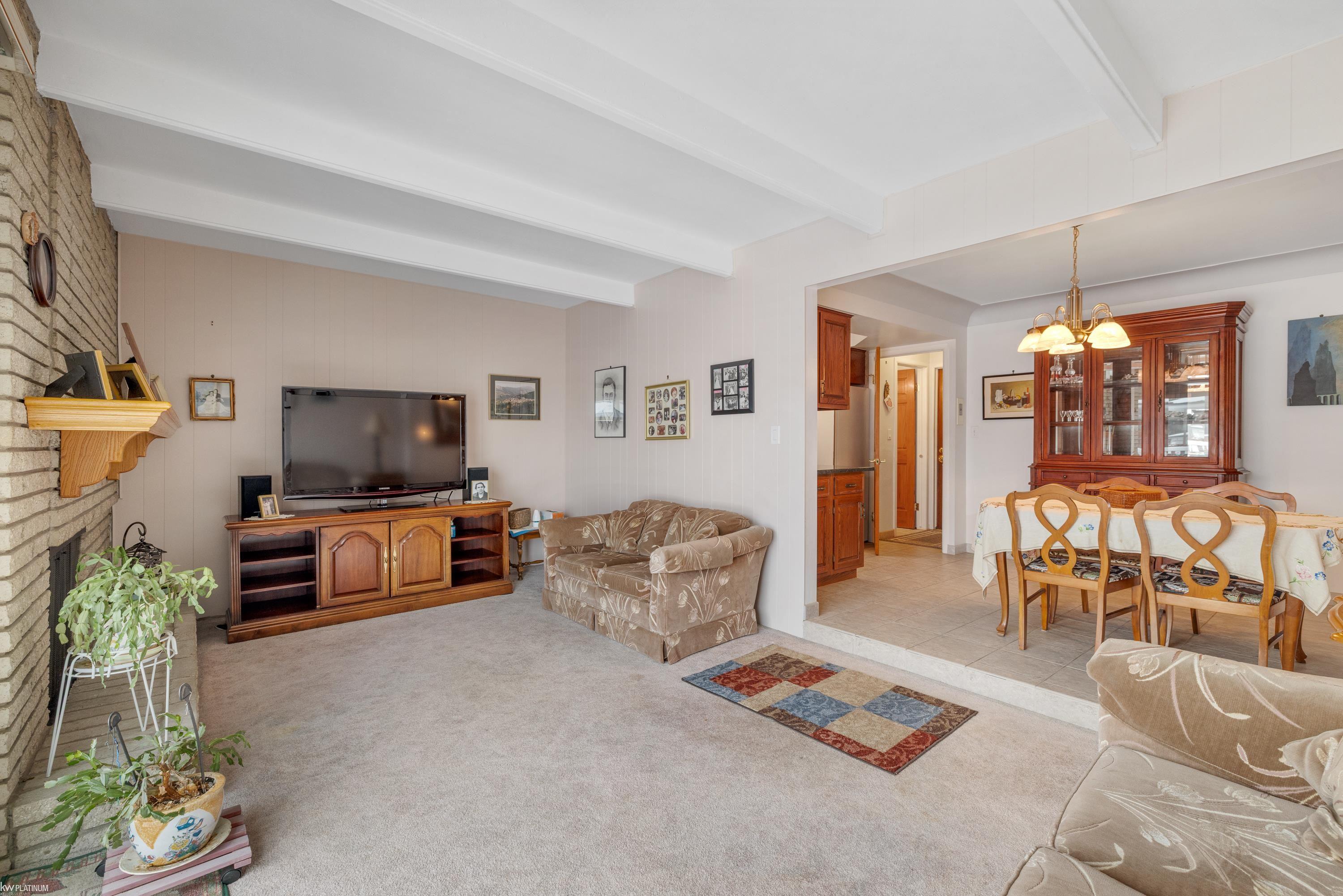 11357 Geoffry Drive Warren, MI 48093 - Photo 18 of 46 50195588-d9e7c95a-1c79-4ce4-8183-6daa0c433fdb.JPG
