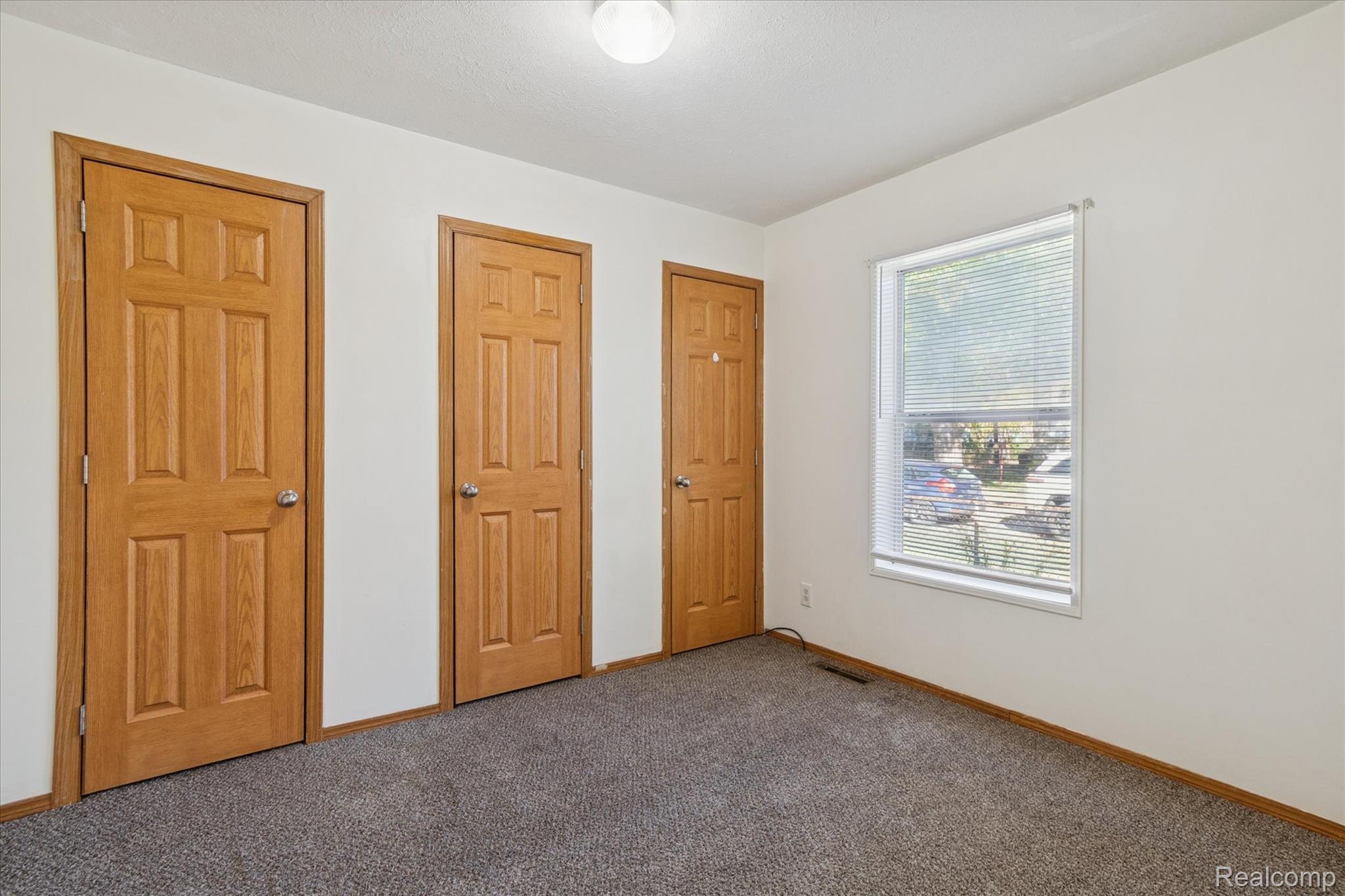 4004 Howe Road Wayne, MI 48184 - Photo 27 of 42 31-4004-Howe-Rd-Windowstill.jpg