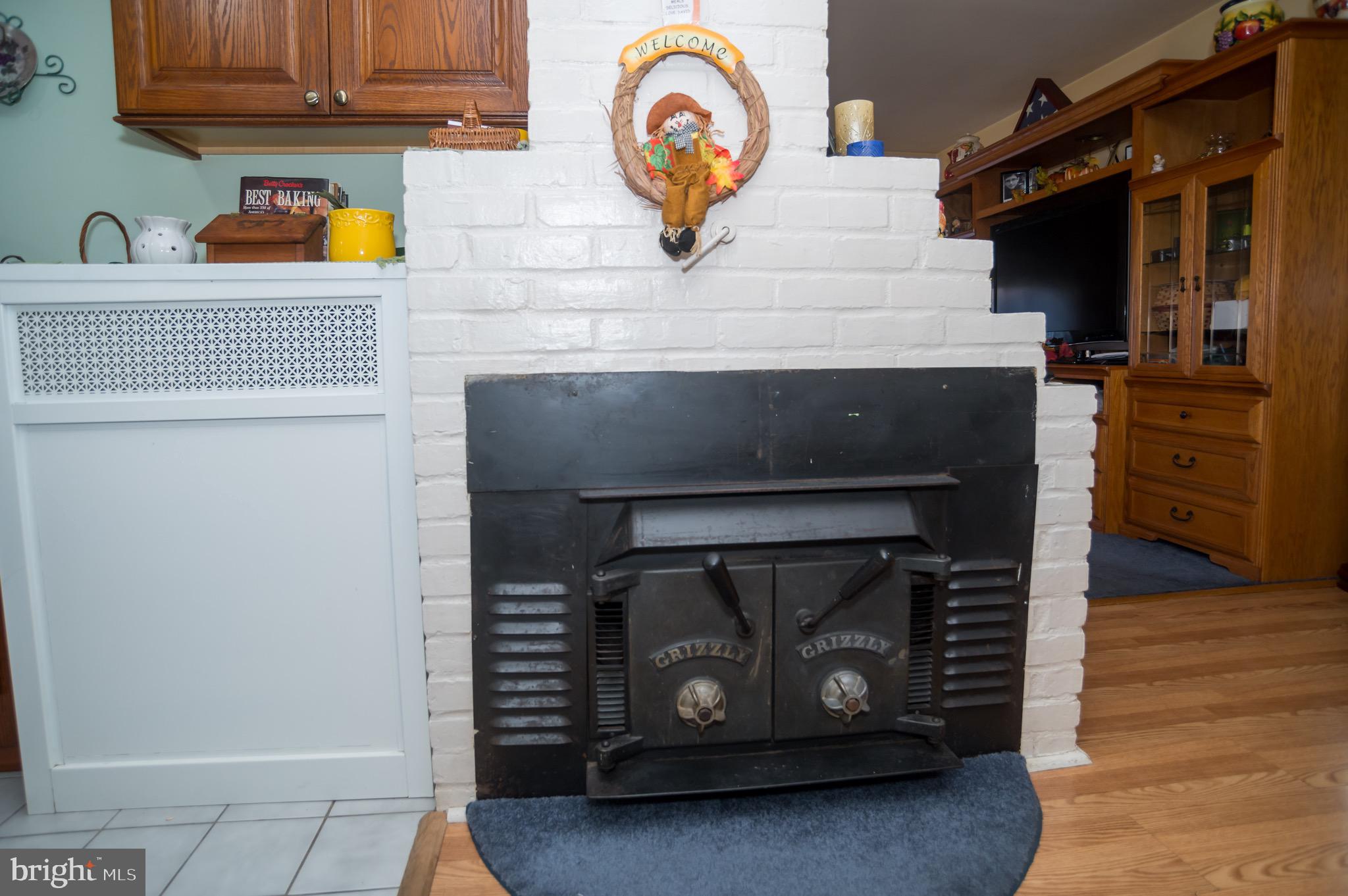 53 Vista Road Levittown, PA 19057 - Photo 8 of 25 Gallery Image 8