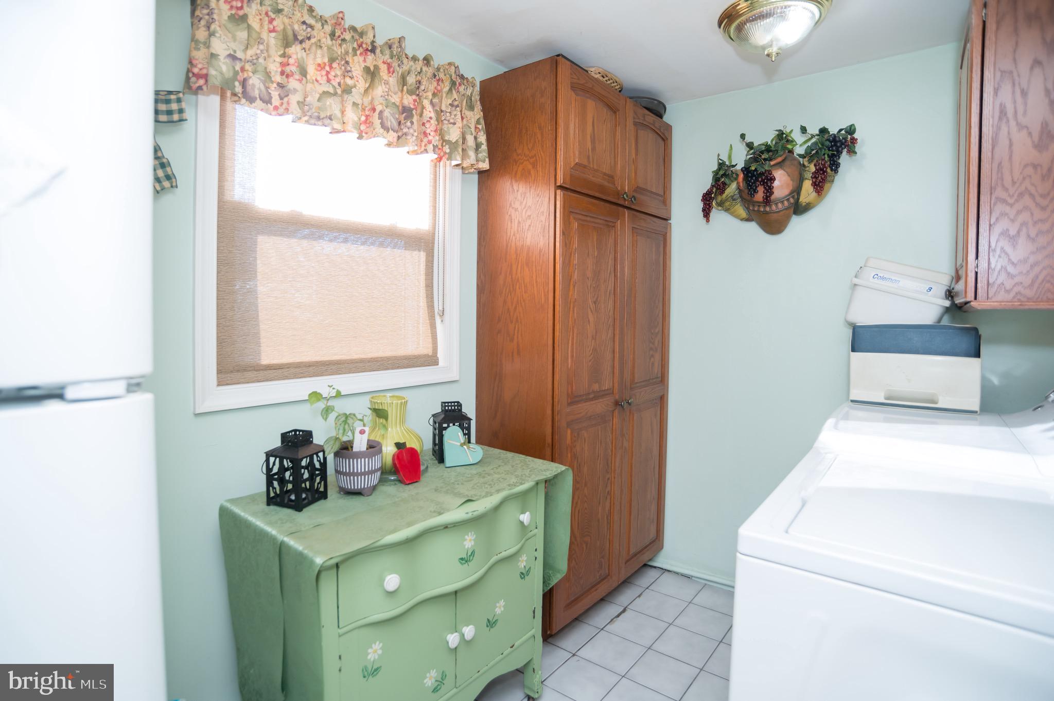 53 Vista Road Levittown, PA 19057 - Photo 9 of 25 Gallery Image 9
