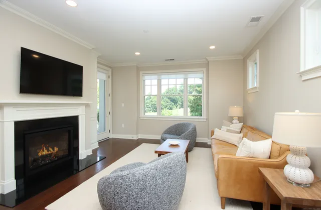 $734,900 | 788 Farmington Avenue, Unit 104, Farmington, CT 06032