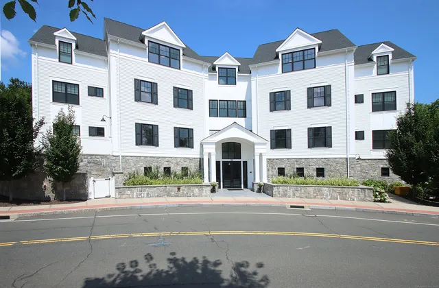 $734,900 | 788 Farmington Avenue, Unit 104, Farmington, CT 06032