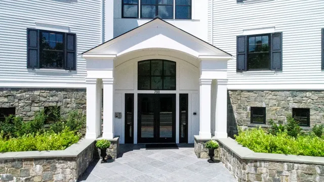 $734,900 | 788 Farmington Avenue, Unit 104, Farmington, CT 06032