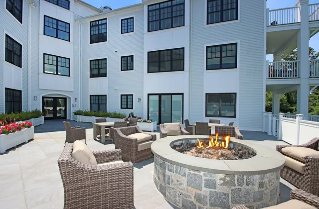 $734,900 | 788 Farmington Avenue, Unit 104, Farmington, CT 06032