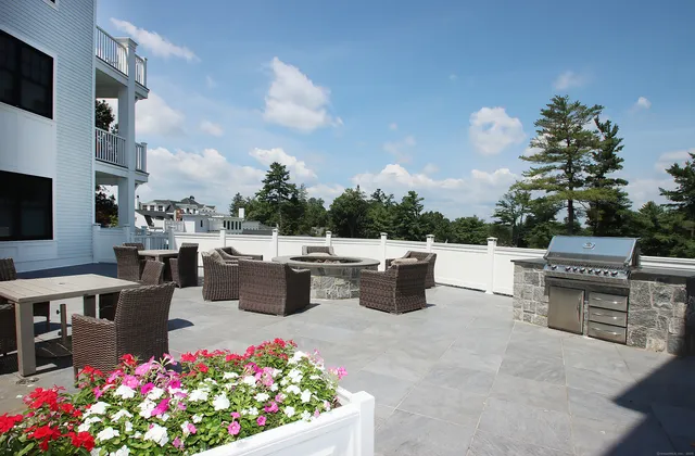 $734,900 | 788 Farmington Avenue, Unit 104, Farmington, CT 06032