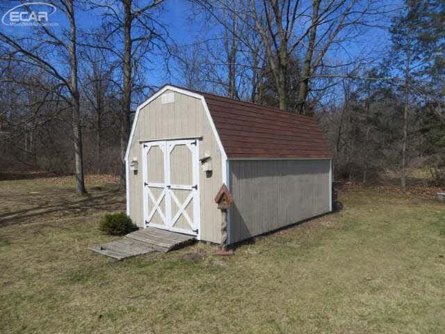 9486 Coldwater Road Flushing, MI 48433 - Photo 26 of 27 20458637-25.JPG