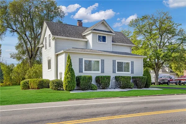 $325,000 | 2454 Niagara Road, Wheatfield, NY 14304