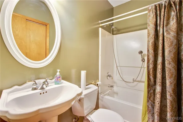 $340,000 | 2454 Niagara Road, Wheatfield, NY 14304