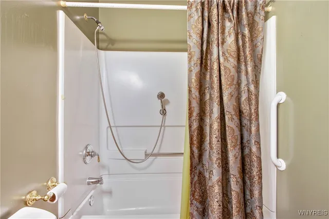 $340,000 | 2454 Niagara Road, Wheatfield, NY 14304