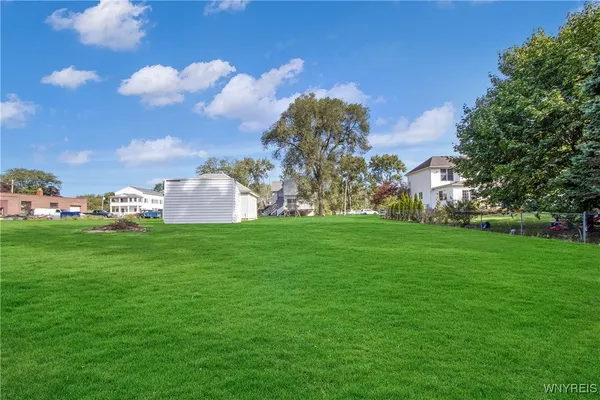 $325,000 | 2454 Niagara Road, Wheatfield, NY 14304