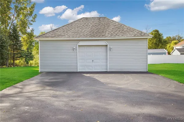 $325,000 | 2454 Niagara Road, Wheatfield, NY 14304