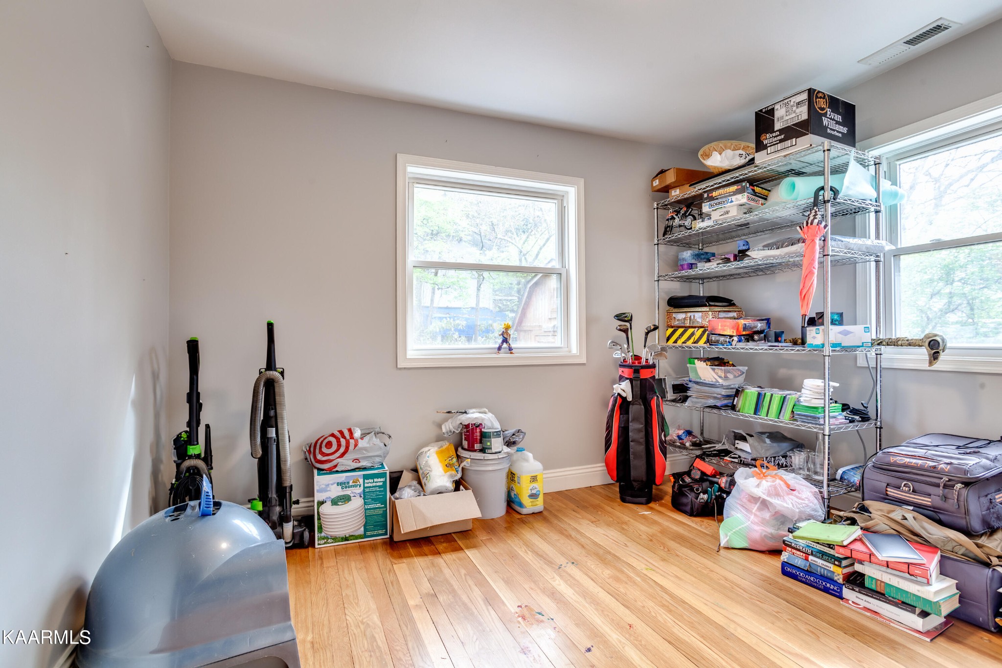 303 West Faunce Road Oak Ridge, TN 37830 - Photo 21 of 28 a children room with toys