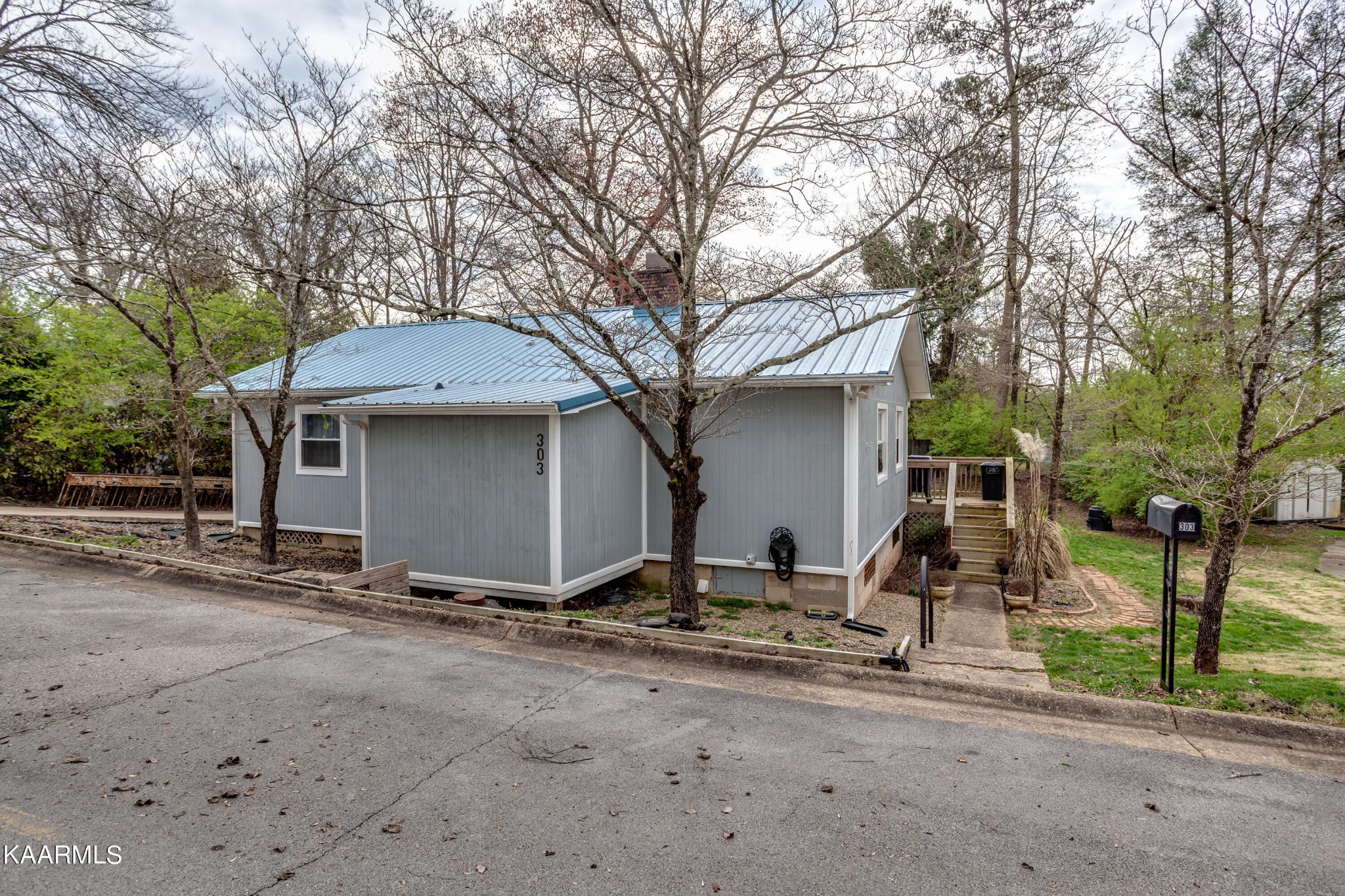 303 West Faunce Road Oak Ridge, TN 37830 - Photo 5 of 28 a view of a house with backyard and trees