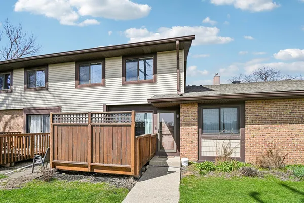 $270,000 | 8338 Portsmouth Drive, Unit B, Darien, IL 60561