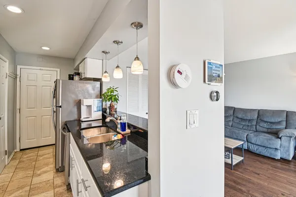 $270,000 | 8338 Portsmouth Drive, Unit B, Darien, IL 60561