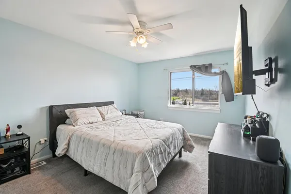 $270,000 | 8338 Portsmouth Drive, Unit B, Darien, IL 60561