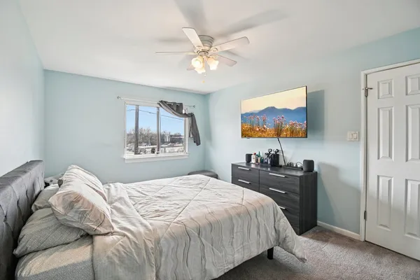 $270,000 | 8338 Portsmouth Drive, Unit B, Darien, IL 60561