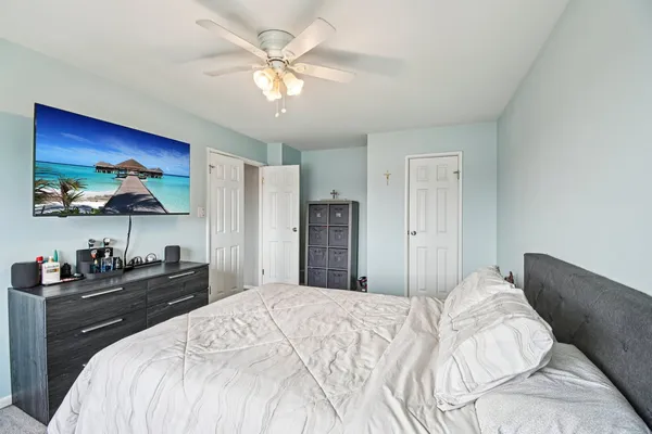 $270,000 | 8338 Portsmouth Drive, Unit B, Darien, IL 60561