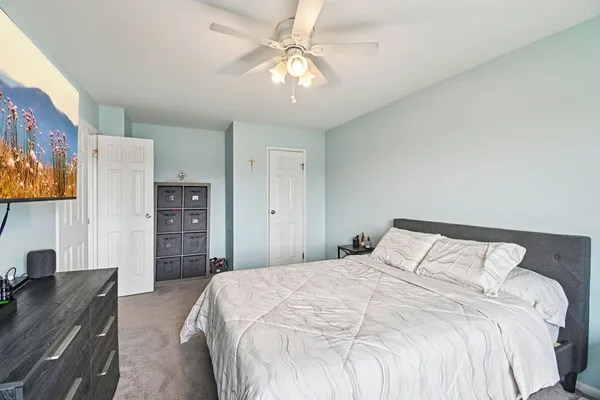 $270,000 | 8338 Portsmouth Drive, Unit B, Darien, IL 60561