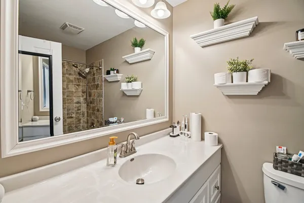 $270,000 | 8338 Portsmouth Drive, Unit B, Darien, IL 60561