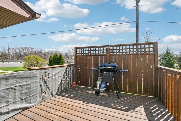 $270,000 | 8338 Portsmouth Drive, Unit B, Darien, IL 60561