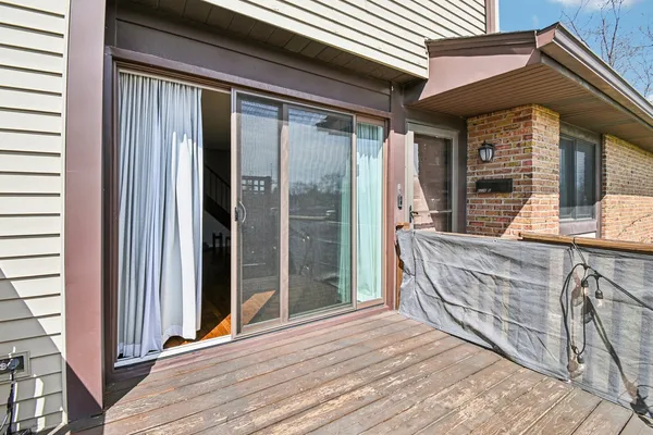 $270,000 | 8338 Portsmouth Drive, Unit B, Darien, IL 60561