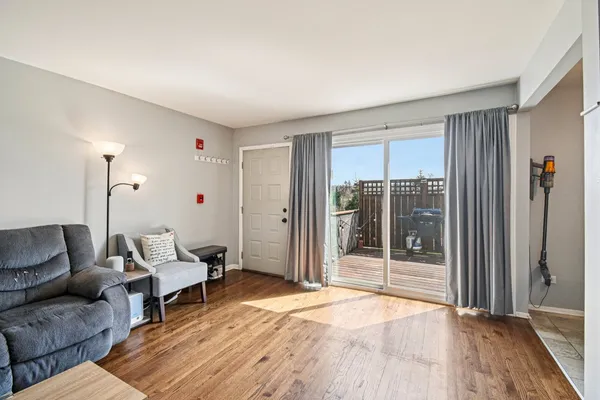 $270,000 | 8338 Portsmouth Drive, Unit B, Darien, IL 60561