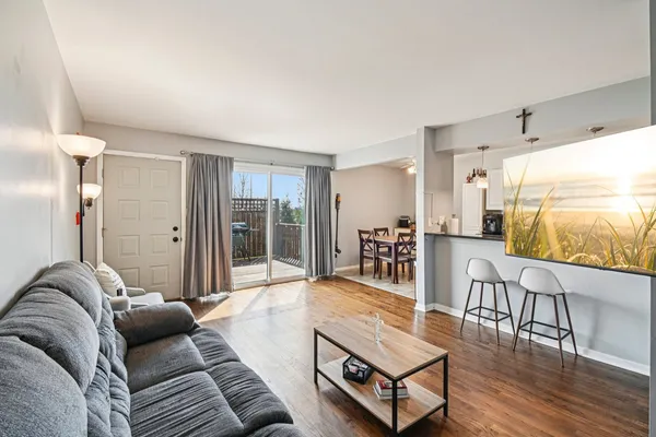 $270,000 | 8338 Portsmouth Drive, Unit B, Darien, IL 60561